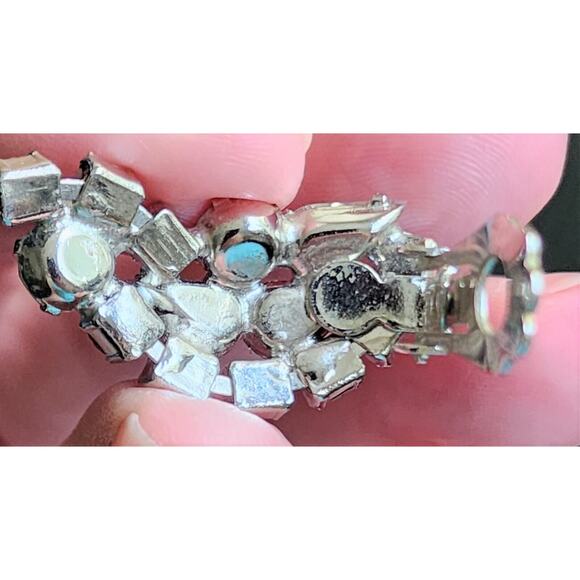 EARRINGS-JULIANA D&E-Vintage-Multi Clear Rhinestones-Leaf Shaped-Clip On - Picture 9 of 12